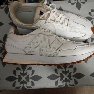 New Balance 327 White Leather Retro Runner with Gum Outsole Size 10
